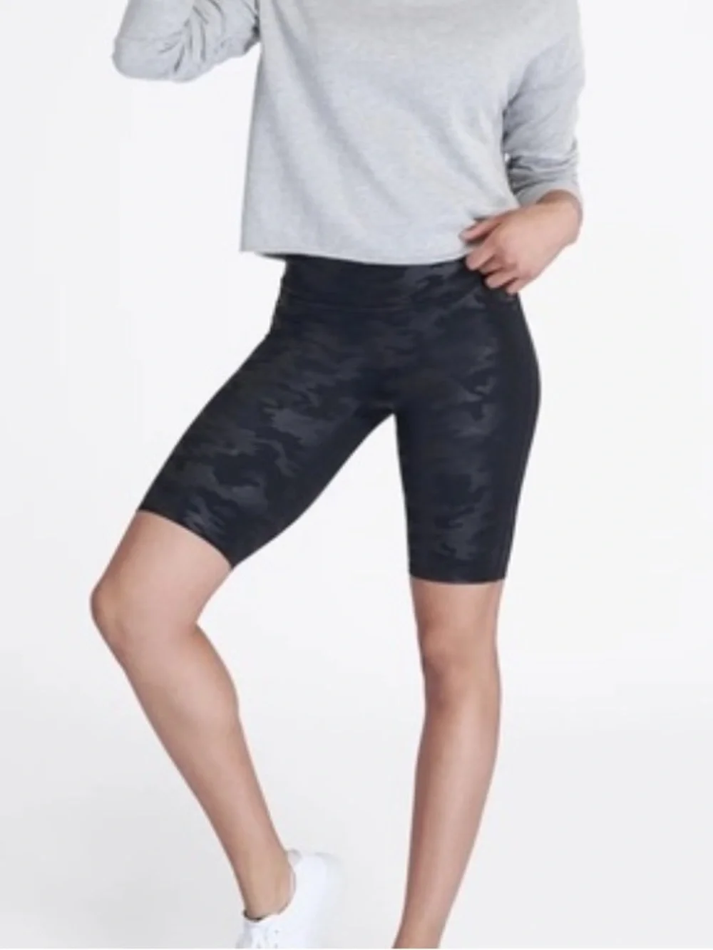 Spanx faux leather camo 9” bike shorts - black M